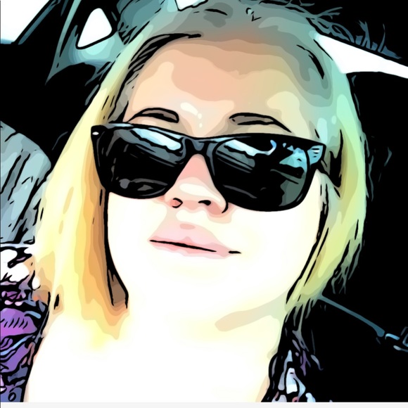 Meet your Posher, Layla J - Picture 3 of 8